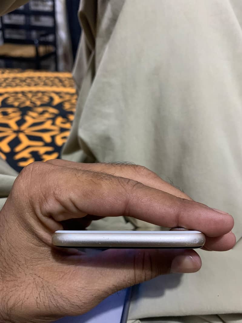 Apple iPhone 7 4