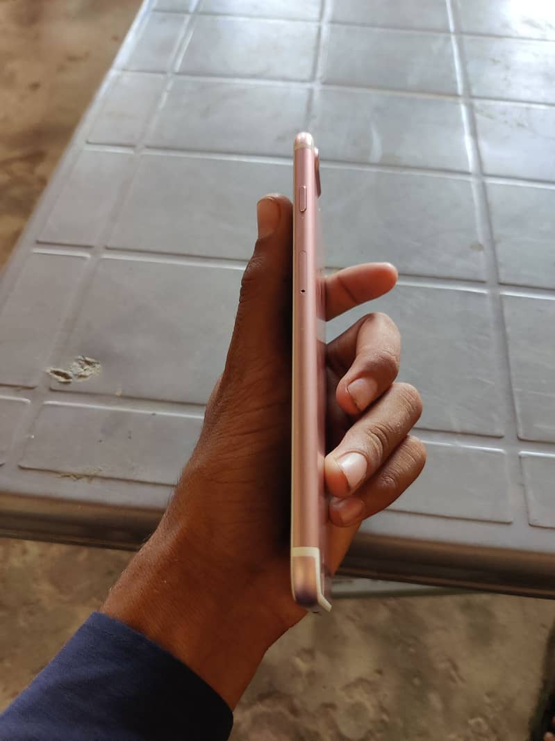 Apple iPhone 7 Plus 2