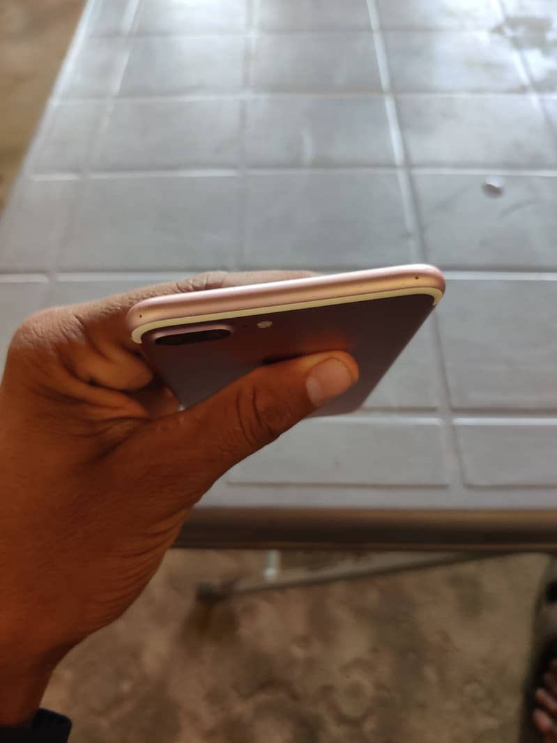 Apple iPhone 7 Plus 5