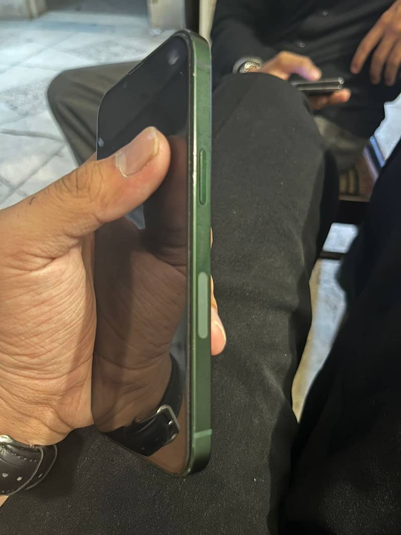 Apple iPhone 13 2