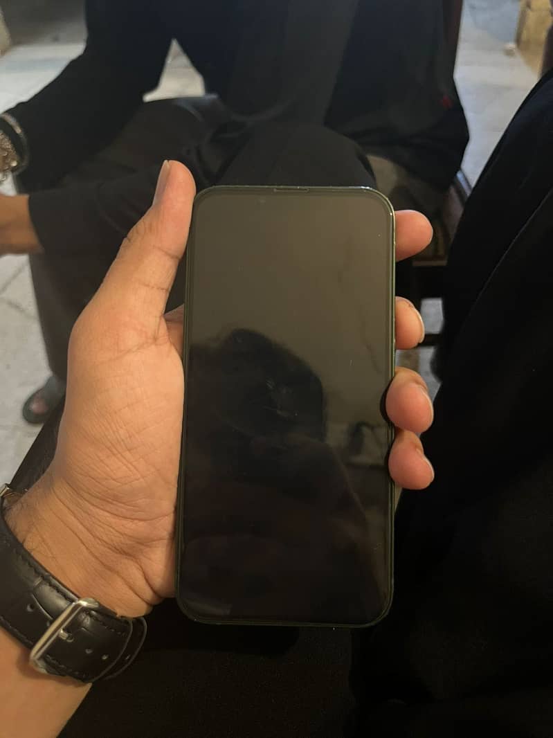 Apple iPhone 13 5