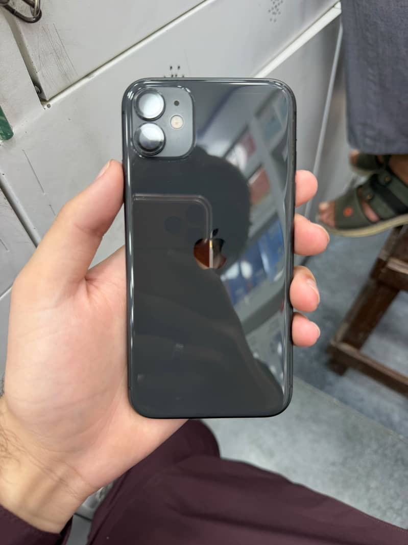 Apple iPhone 11 4