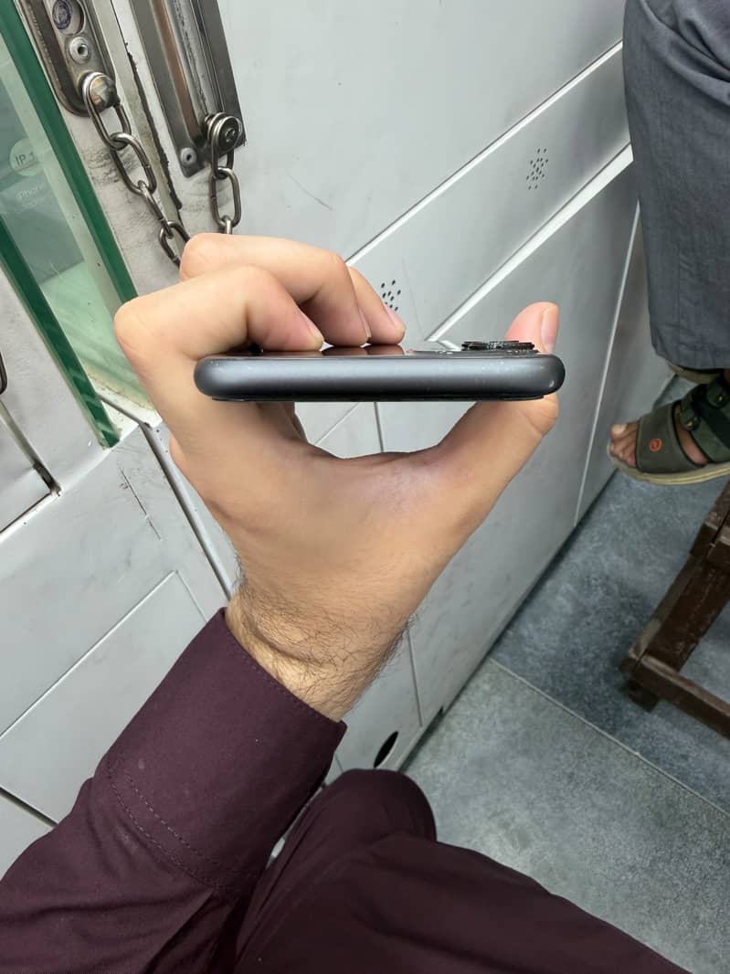 Apple iPhone 11 6