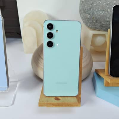 Samsung Mobile S24 fE