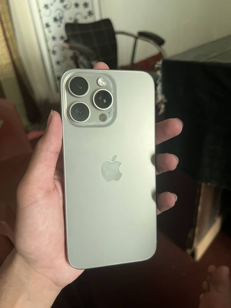 Apple iPhone 15 Pro Max 0