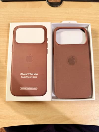 iPhone 17 Pro Max TechWoven MagSafe Premium Case – Excellent Condition