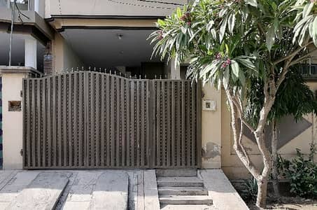 Single Storey 10 Marla House Available In Marghzar Officers Colony For sale