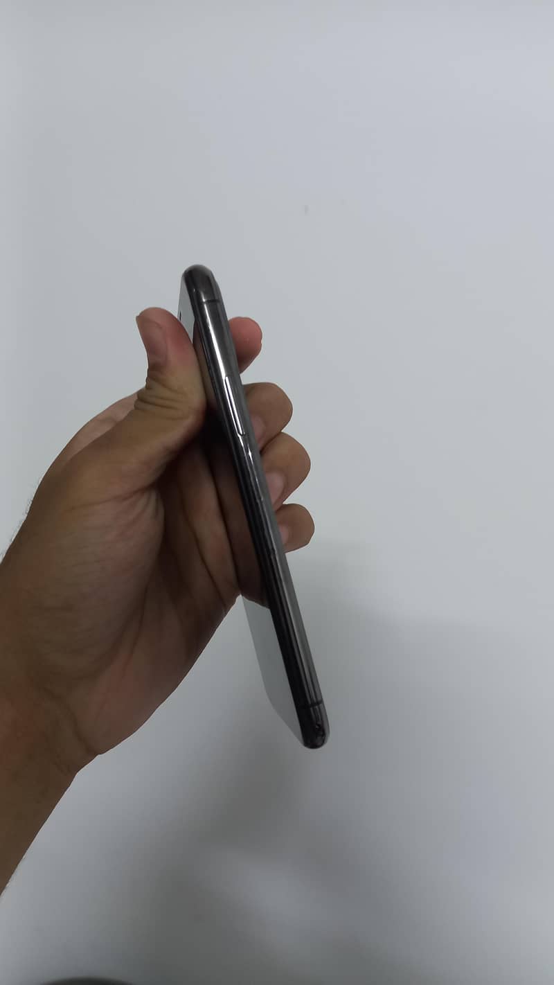 iPhone 11 Pro 4