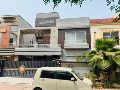10 Marla upper Portion for rent Female's Only not Family
