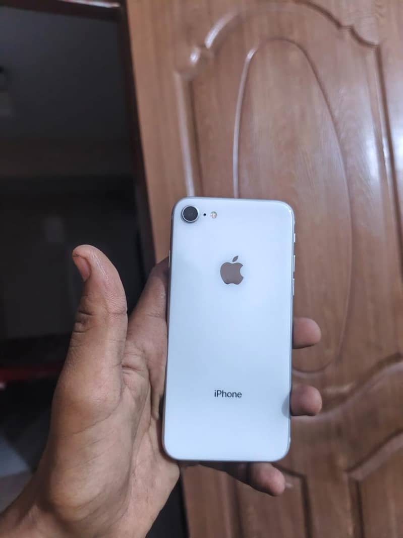 Apple iPhone 8 1