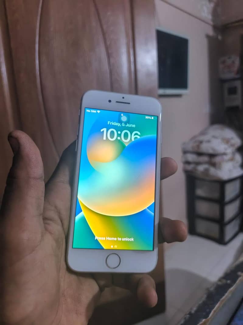 Apple iPhone 8 4