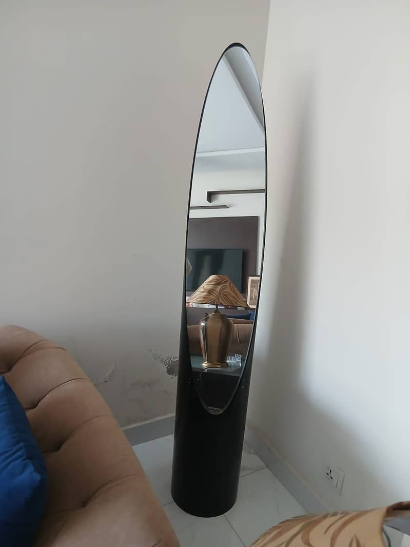 Standing mirror 1