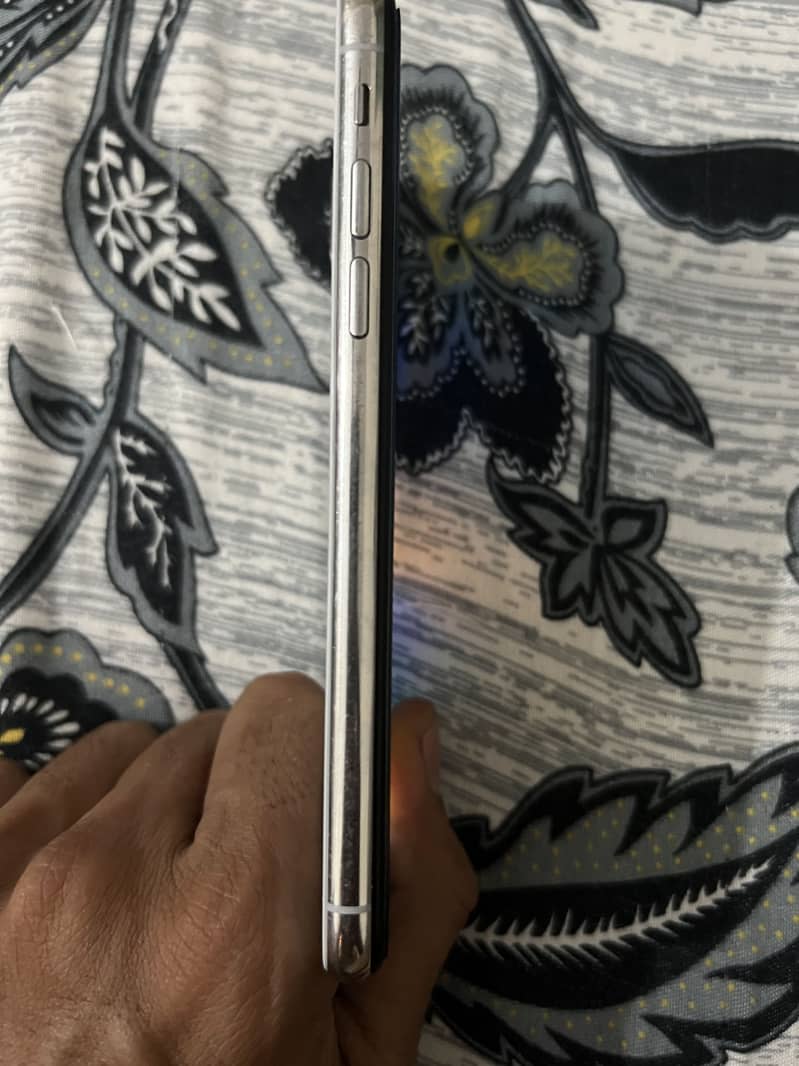 Apple iPhone X 3