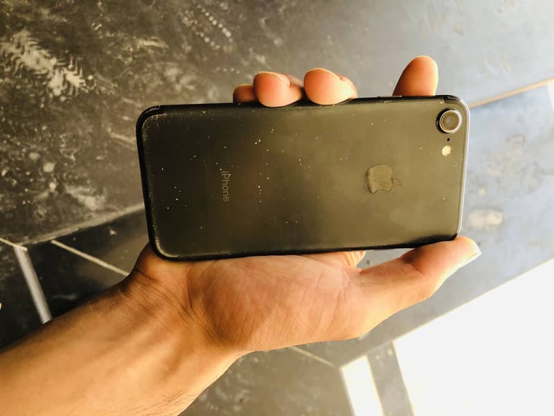 Apple iPhone 7 0