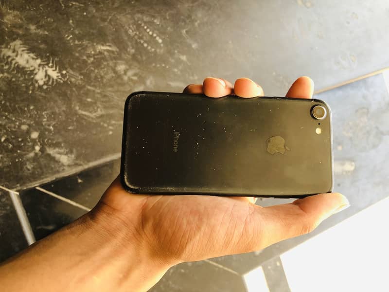 Apple iPhone 7 2