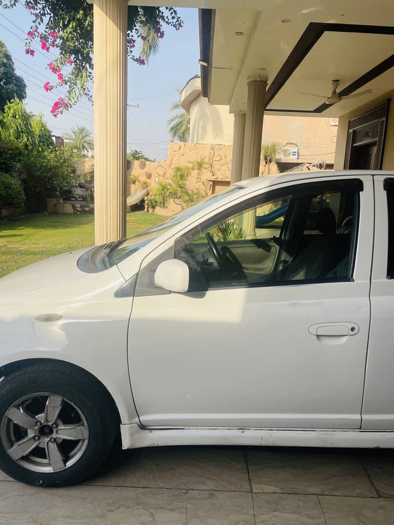 Vitz 2004 5