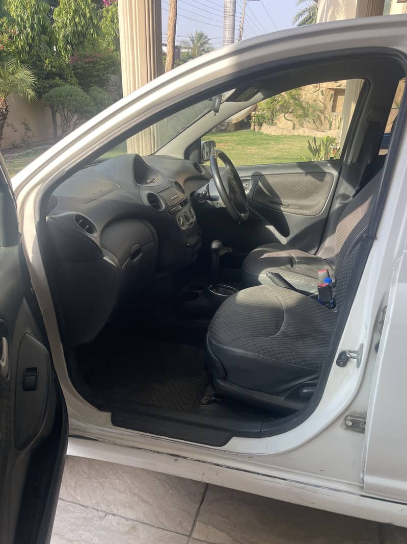 Vitz 2004 8