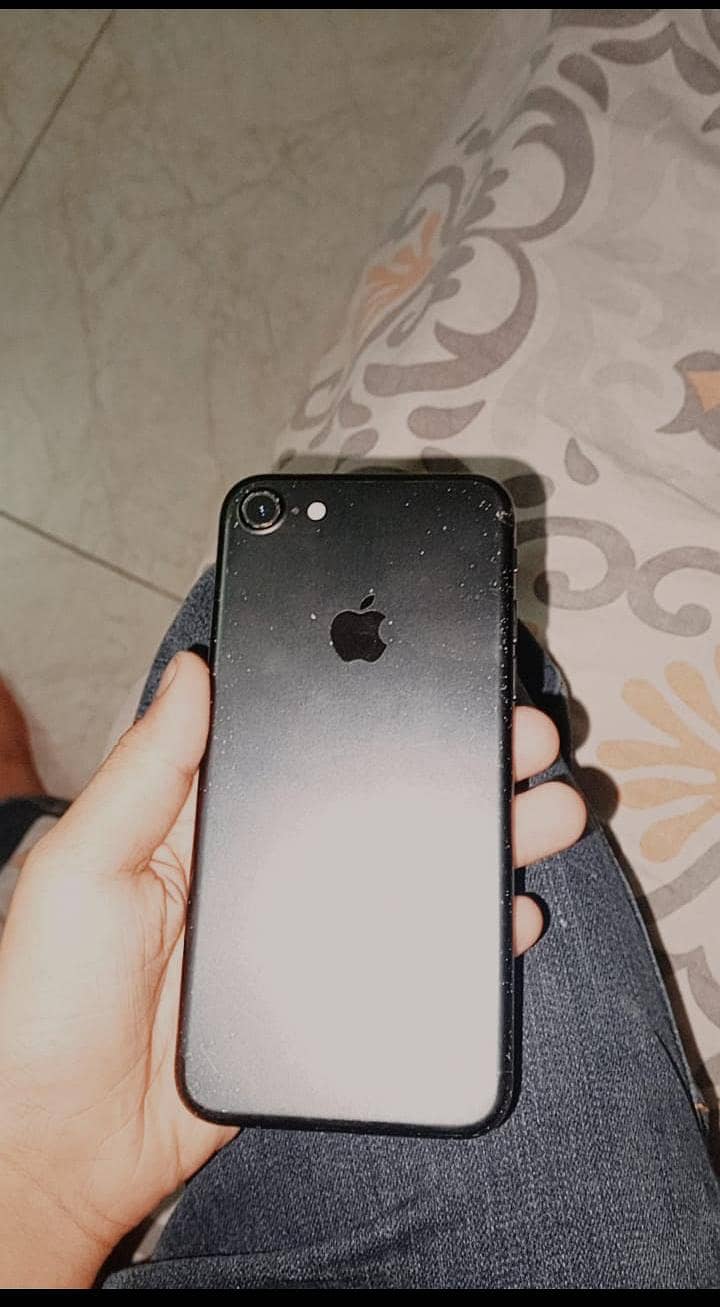 Apple iPhone 7 0