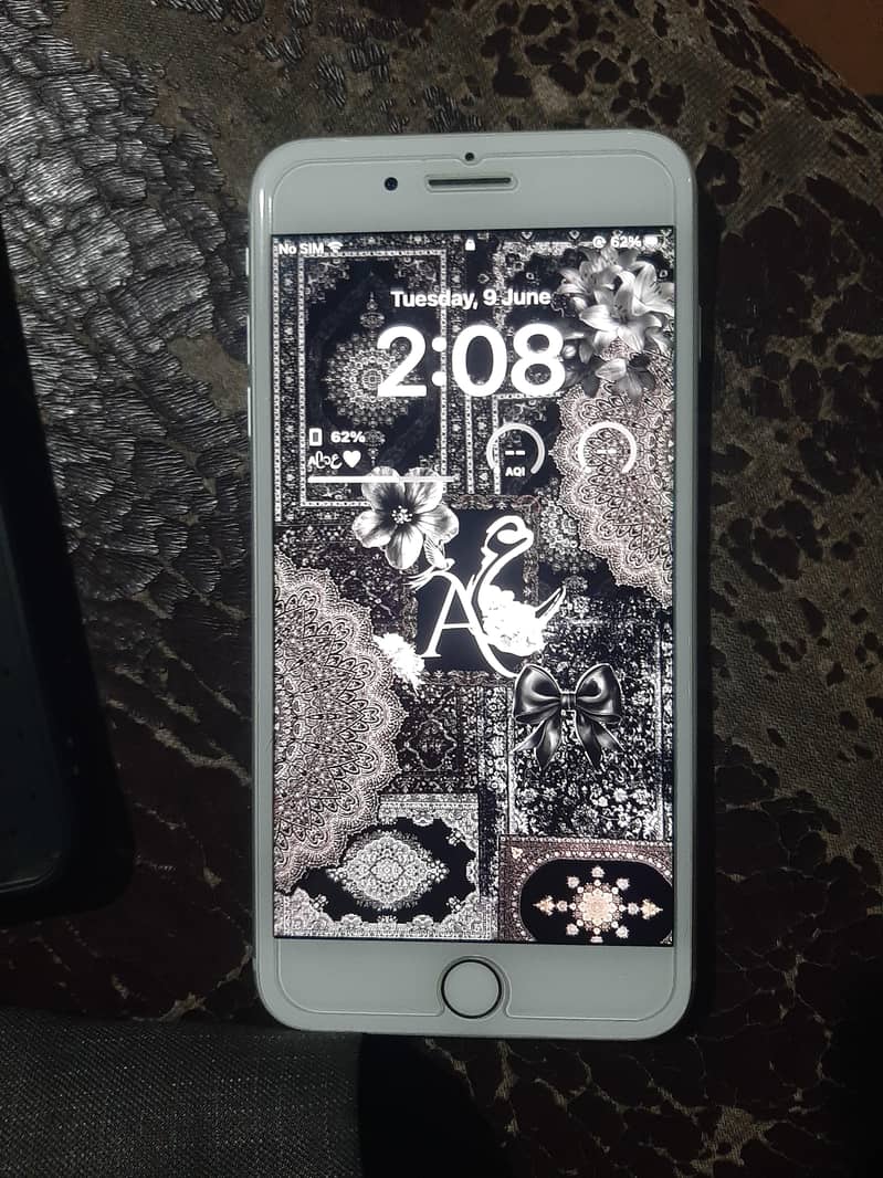Apple iPhone 8 Plus 1
