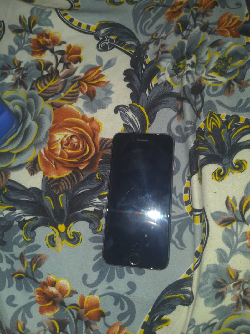 Apple iPhone 8 1