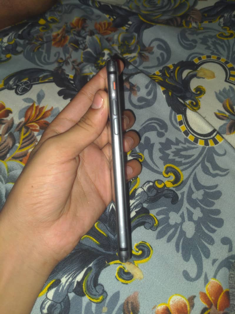 Apple iPhone 8 3