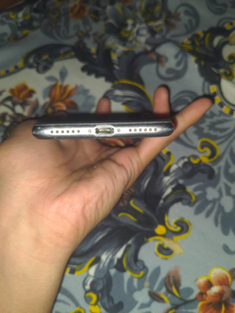 Apple iPhone 8 4