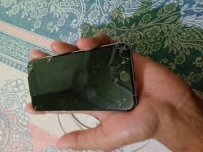 Apple iPhone 6S _ Price Negotiable _Broken Screen _ For Parts