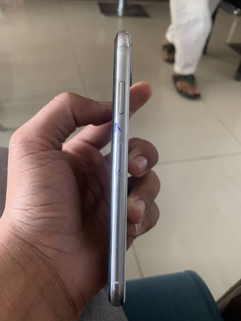 Apple iPhone X 3