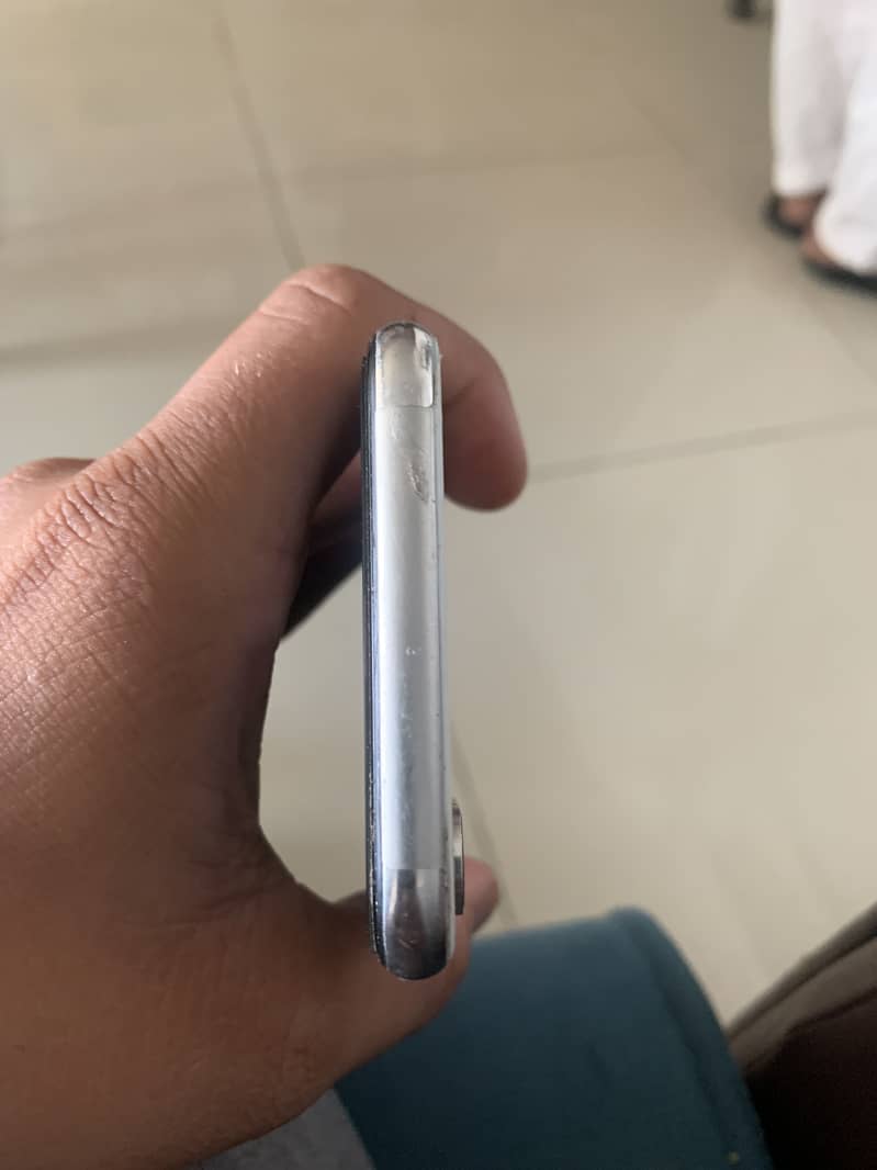Apple iPhone X 4