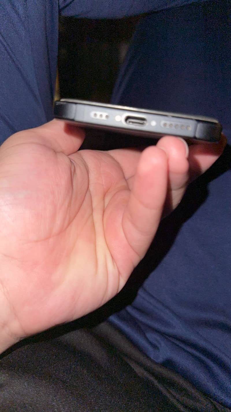 Apple iPhone 16 3