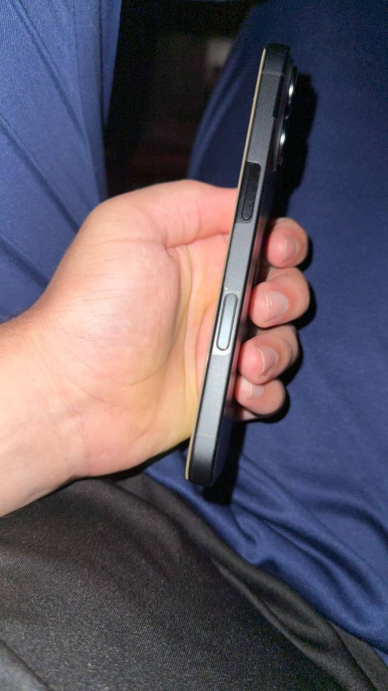 Apple iPhone 16 4