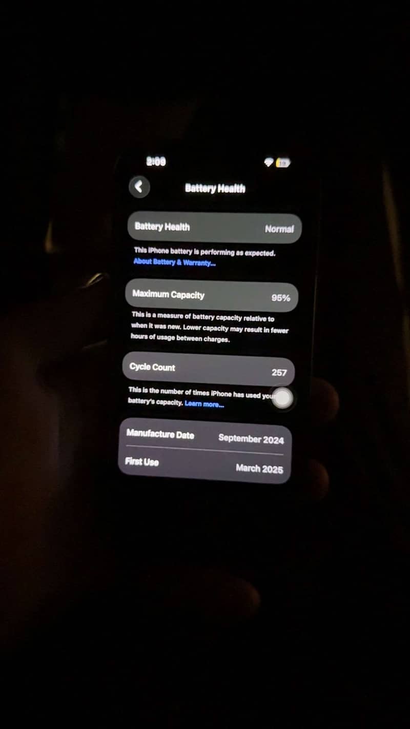 Apple iPhone 16 5