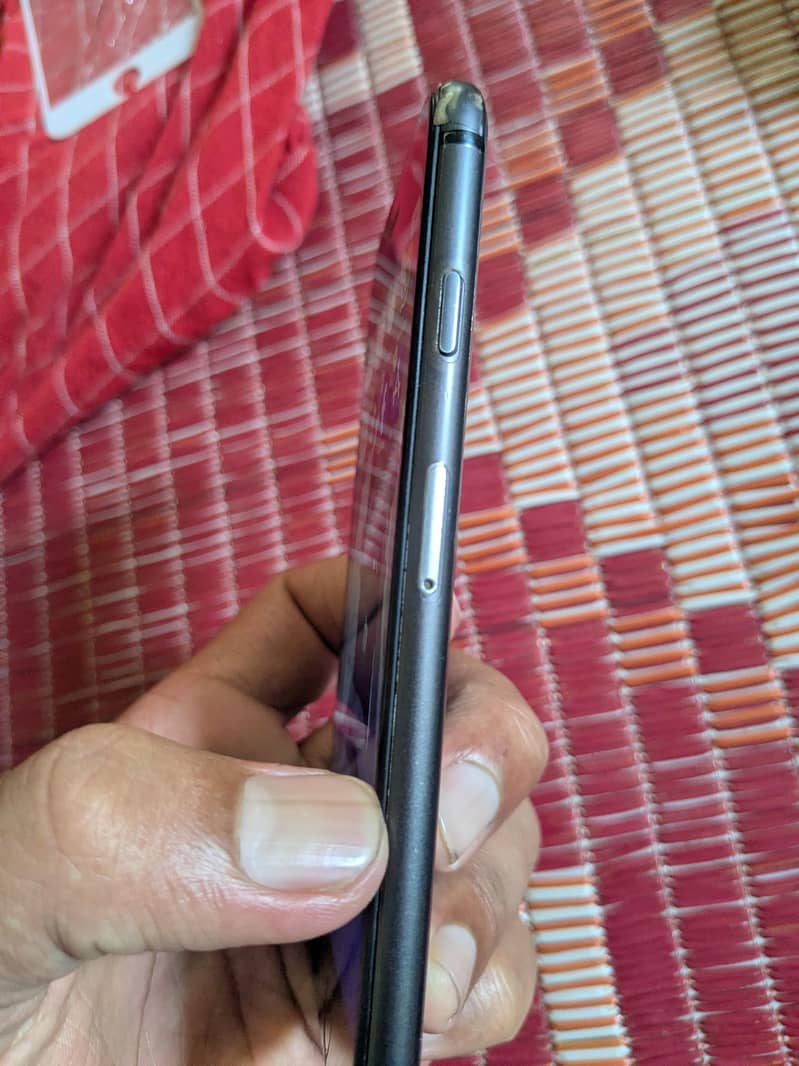 Apple iPhone 8 1