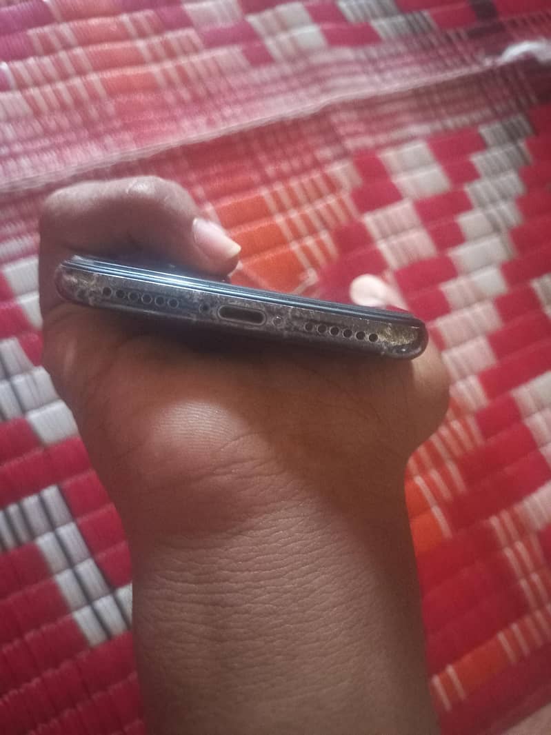 Apple iPhone X 3