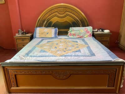 Bed + Site Tables + Dressing + Master Molty Form NEGOTIABLE