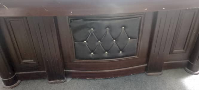 Executive Table For Sale in Good Condition
