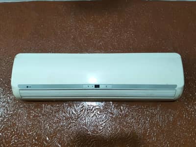 LG Air Conditioner (Non inverter) Up for sale in Best condition