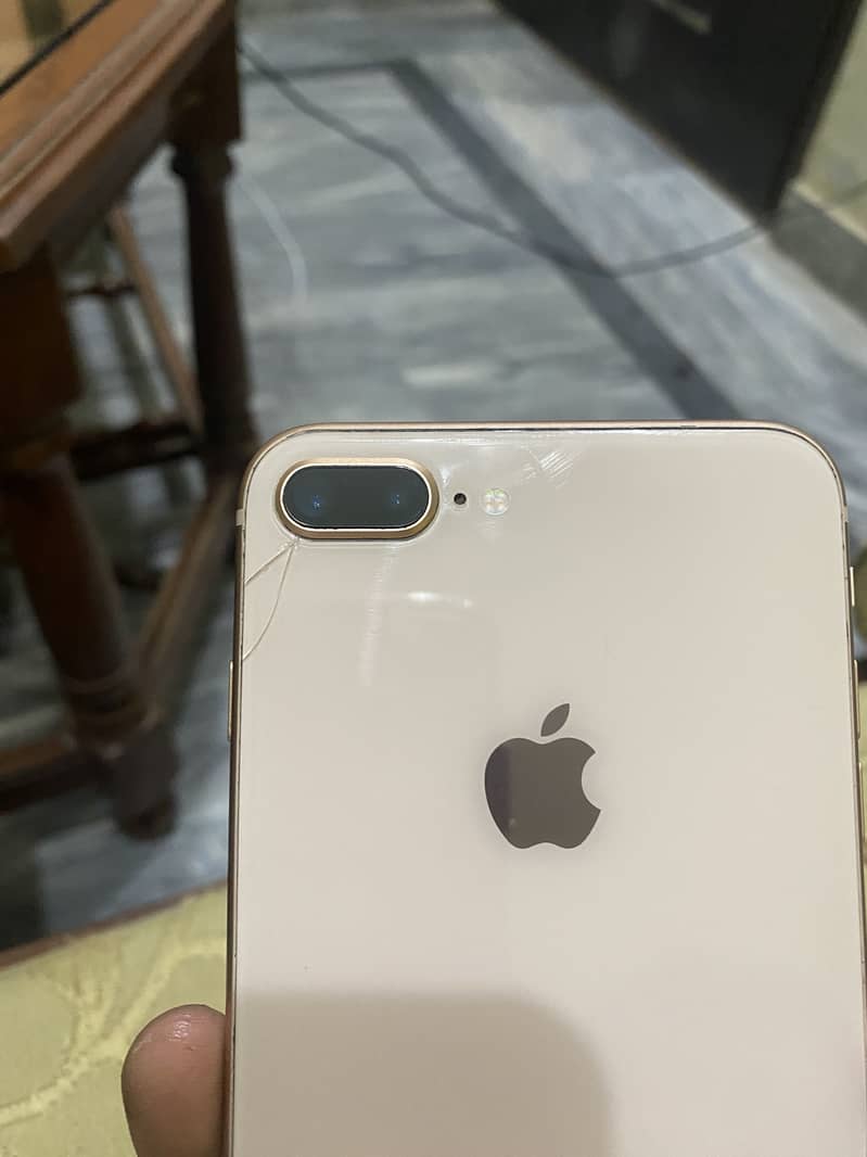 Apple iPhone 8 Plus 1