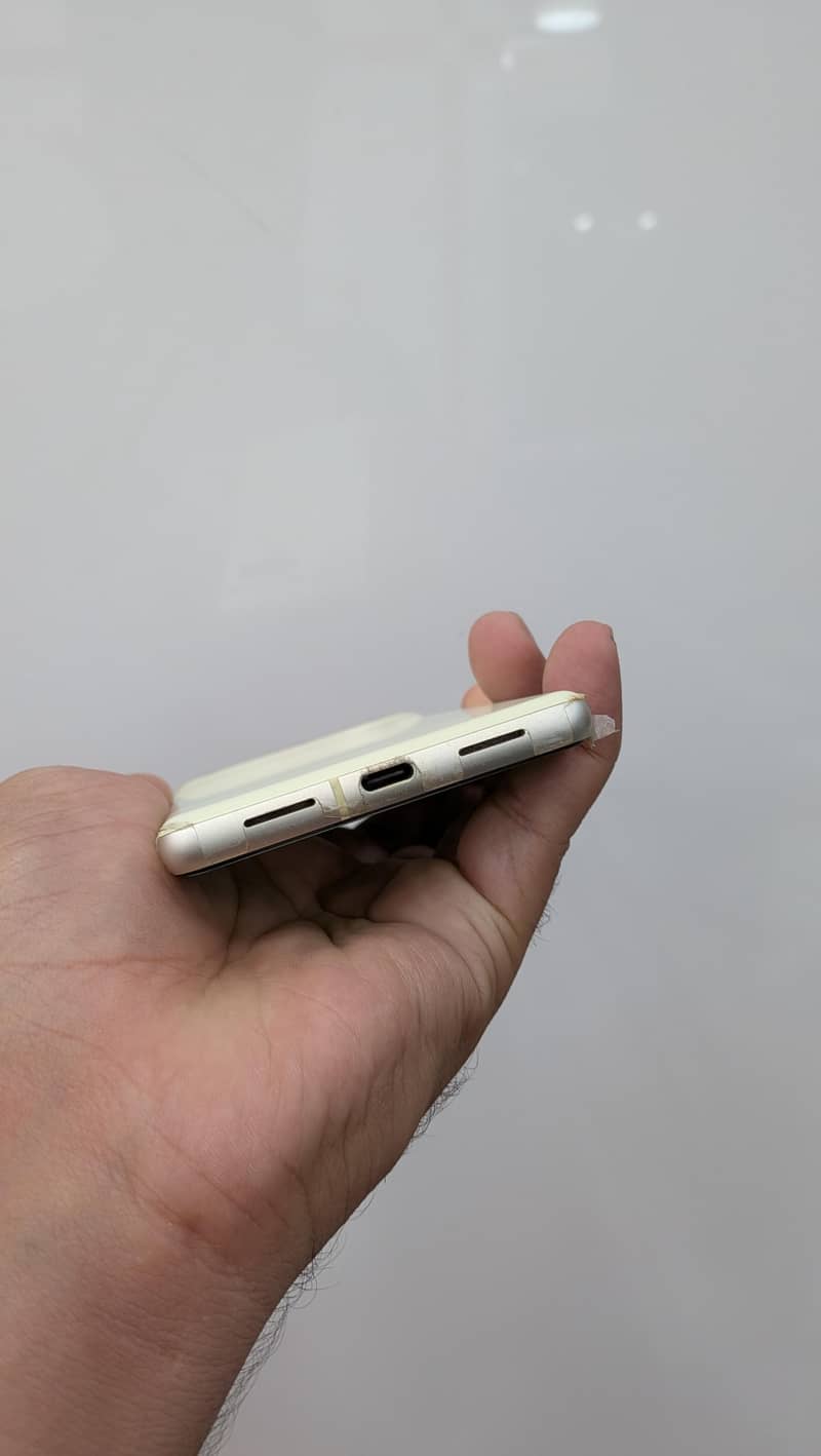 Google Pixel 7 4