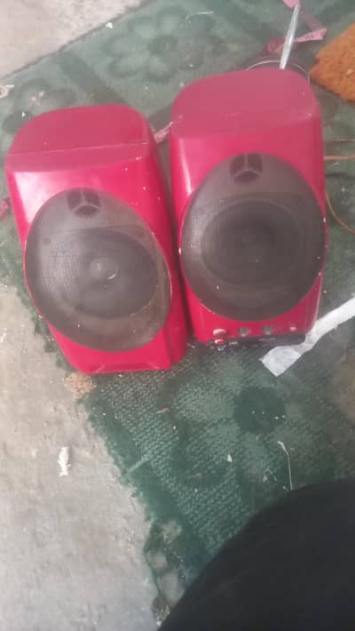 used speaker with Bluetooth connection  and loud  sound