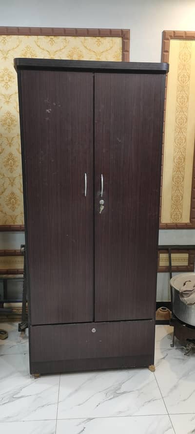 Almari double door