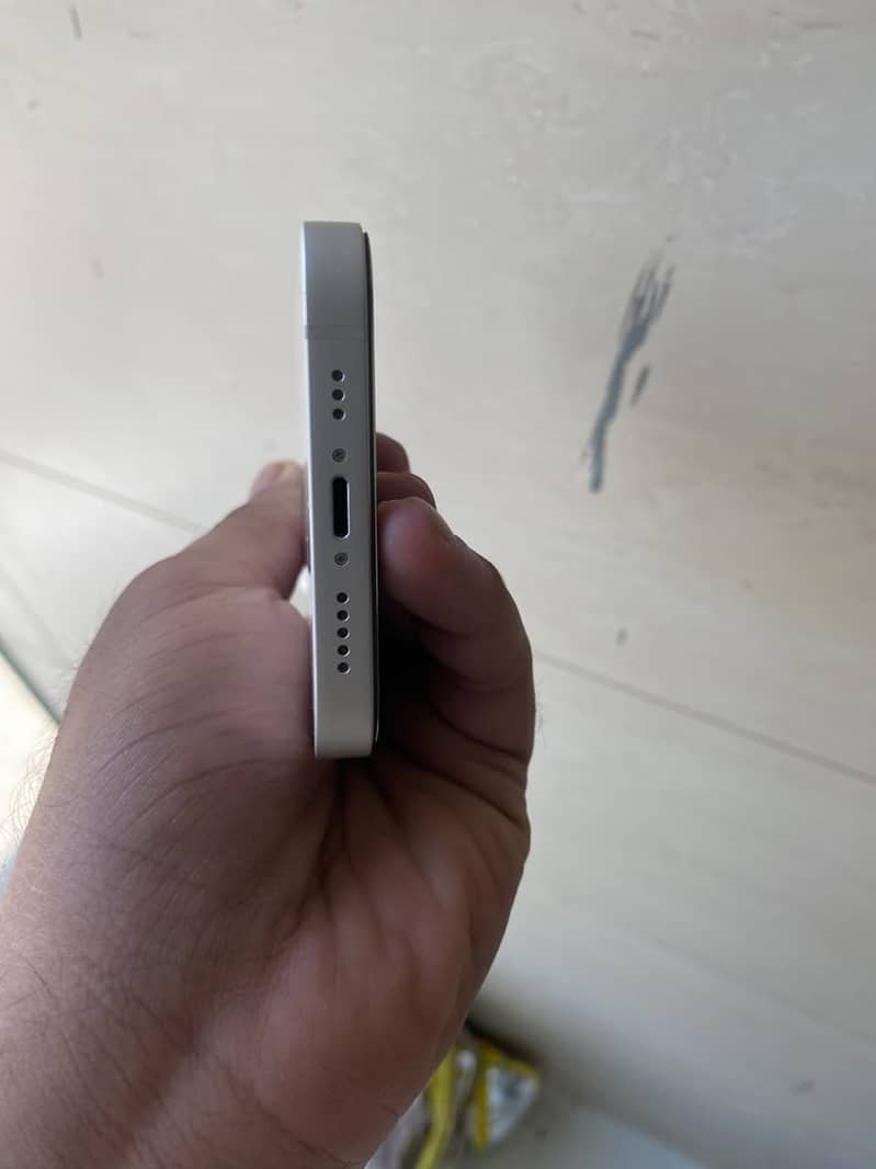 Apple iPhone 13 5