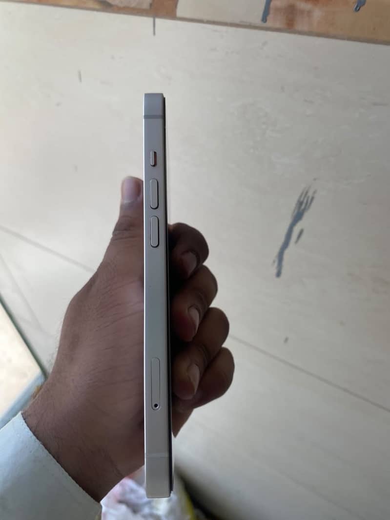 Apple iPhone 13 6