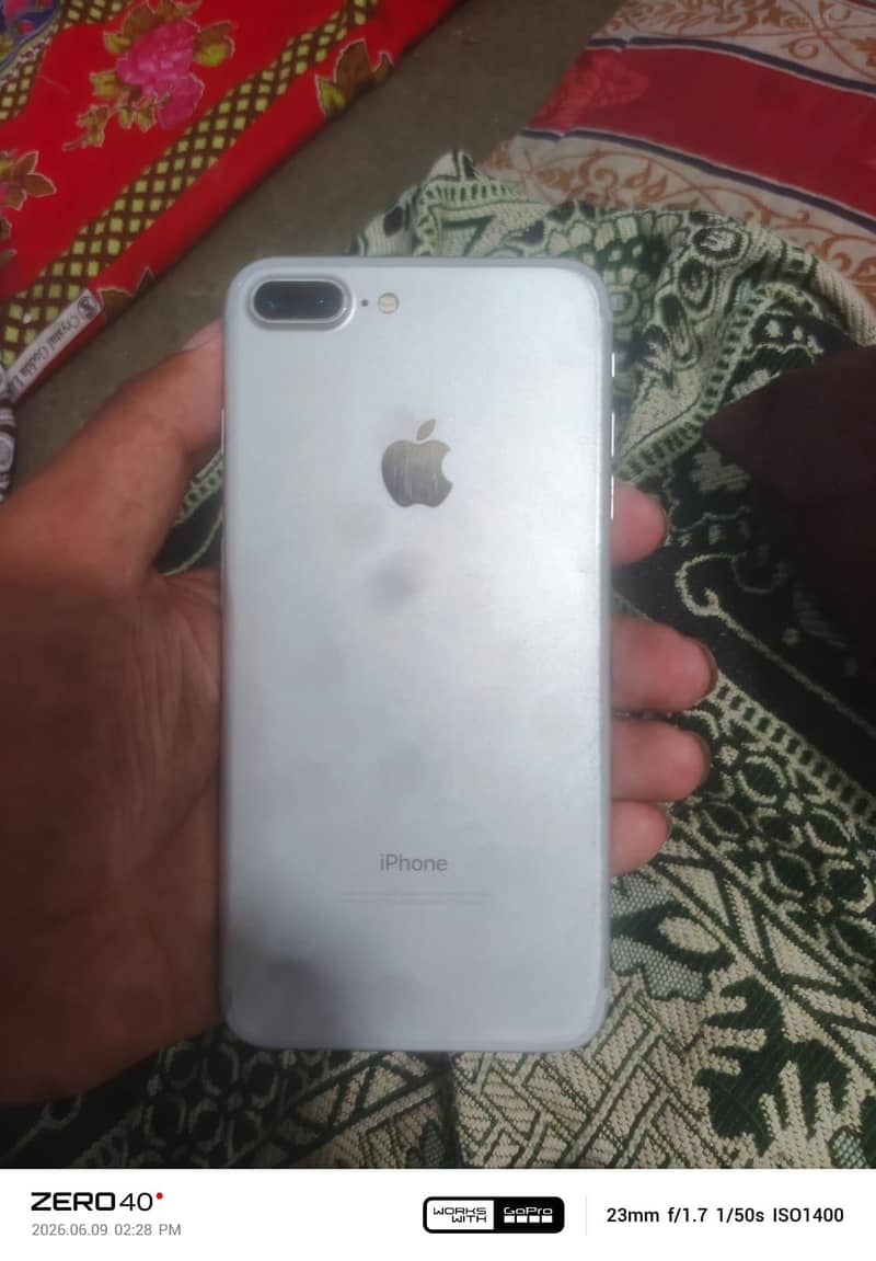 Apple iPhone 7 Plus 1