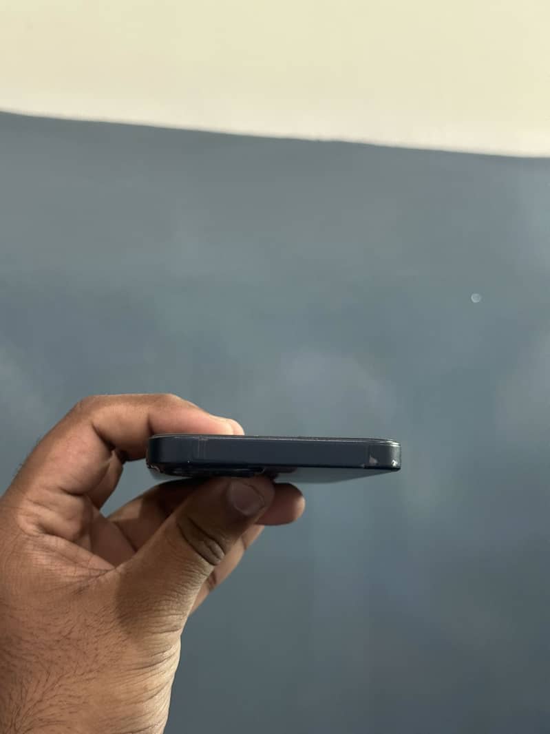 Apple iPhone 13 2
