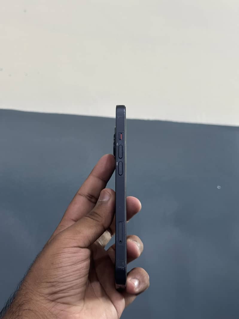 Apple iPhone 13 4