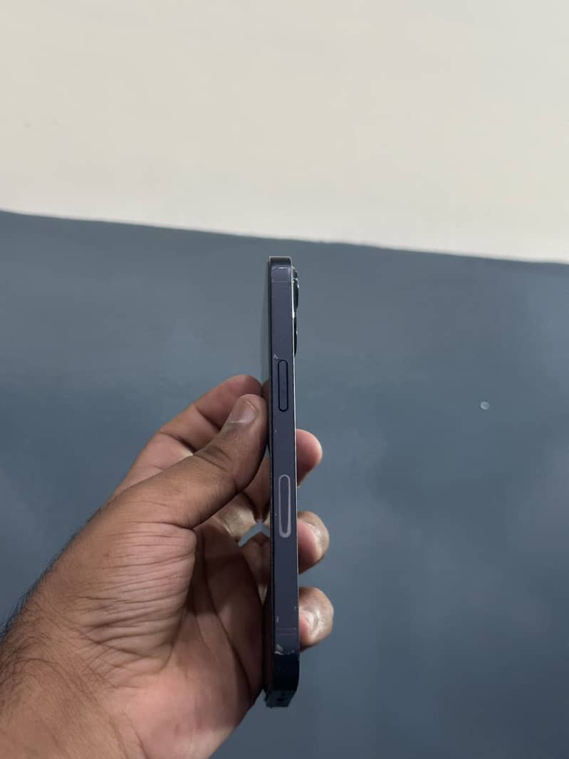 Apple iPhone 13 5