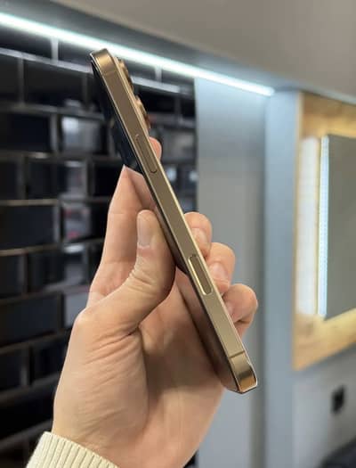 i Phone 16 Pro Max Non PTA Factory Unlock
