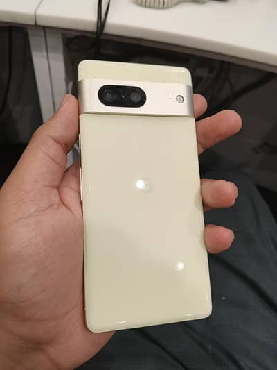 Google Pixel 7 with geniun charger