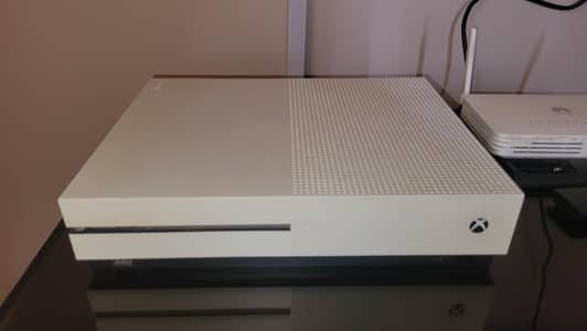 Xbox one s | 500 gb | best condition | urgent sale